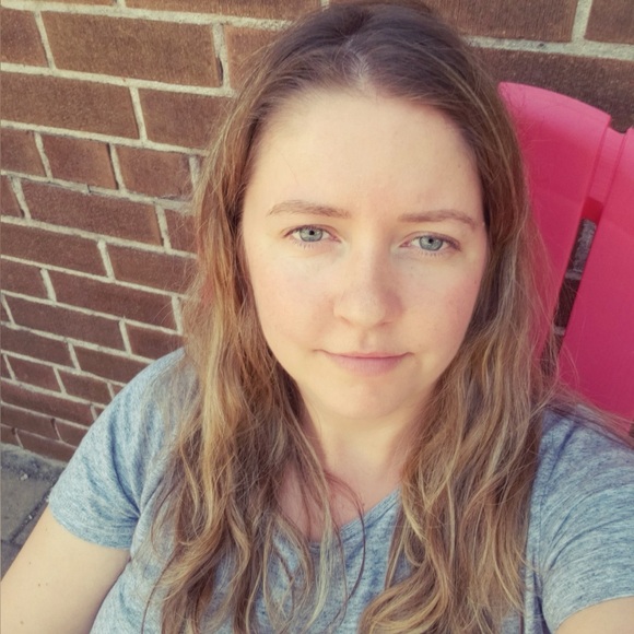 Meet your Posher, Tara - Picture 1 of 2